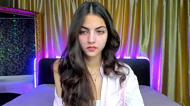 Freechat girls entertainers: Energize your senses with our matured streamers, who make messaging sweet and slutty at the same time.
