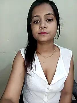 Freechat girls entertainers: Energize your senses with our matured streamers, who make messaging sweet and slutty at the same time.