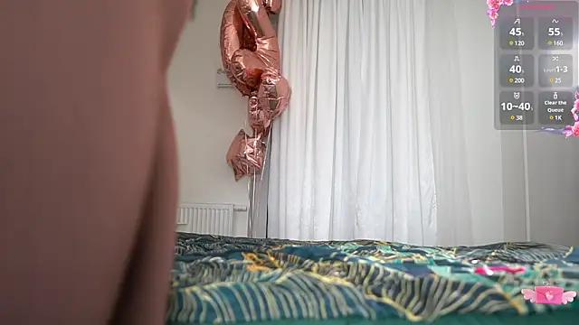 Freechat girls entertainers: Energize your senses with our matured streamers, who make messaging sweet and slutty at the same time.