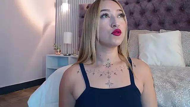 MollyCruz from StripChat