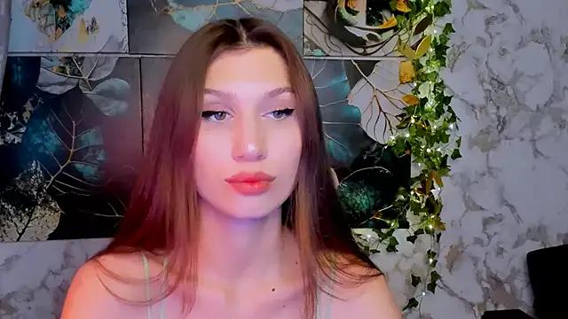 Freechat girls entertainers: Energize your senses with our matured streamers, who make messaging sweet and slutty at the same time.