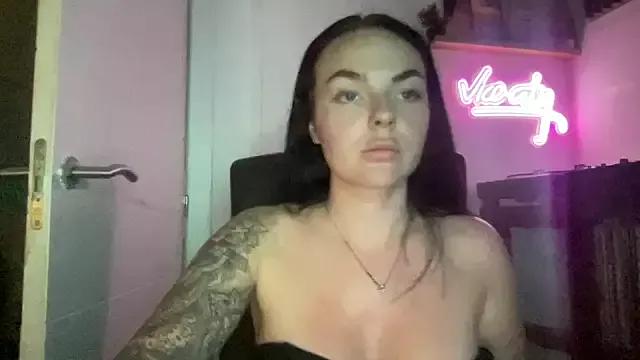 Photos of NancyWoodUK from StripChat is Freechat