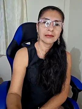 Freechat girls entertainers: Energize your senses with our matured streamers, who make messaging sweet and slutty at the same time.