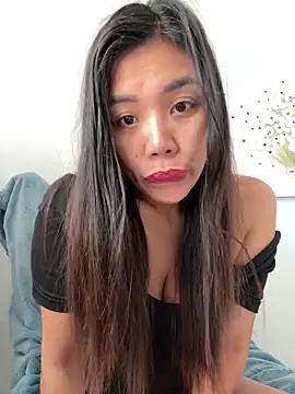 Freechat girls entertainers: Energize your senses with our matured streamers, who make messaging sweet and slutty at the same time.