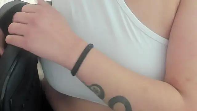 Nikky_Grey_
