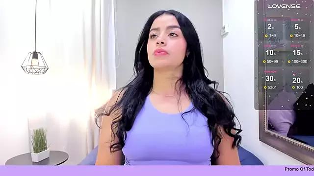 Freechat girls entertainers: Energize your senses with our matured streamers, who make messaging sweet and slutty at the same time.