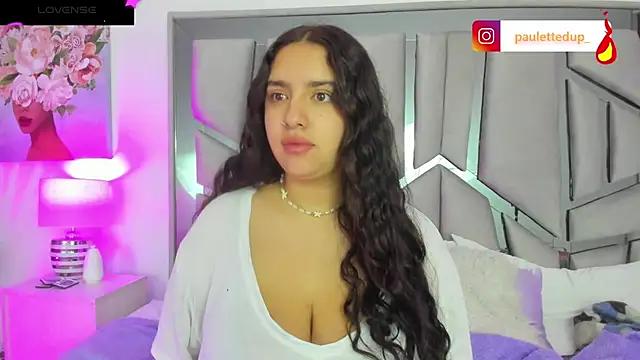 Freechat girls entertainers: Energize your senses with our matured streamers, who make messaging sweet and slutty at the same time.