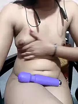 Freechat girls entertainers: Energize your senses with our matured streamers, who make messaging sweet and slutty at the same time.