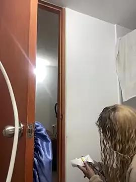 riri_brunnete from StripChat
