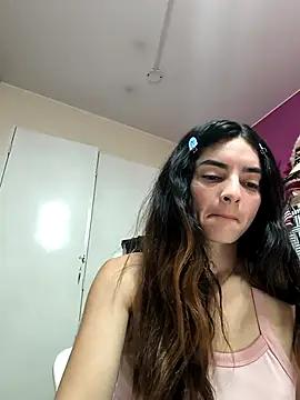 Freechat girls entertainers: Energize your senses with our matured streamers, who make messaging sweet and slutty at the same time.