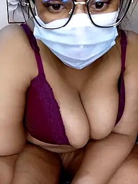 Freechat girls entertainers: Energize your senses with our matured streamers, who make messaging sweet and slutty at the same time.