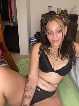 Freechat girls entertainers: Energize your senses with our matured streamers, who make messaging sweet and slutty at the same time.