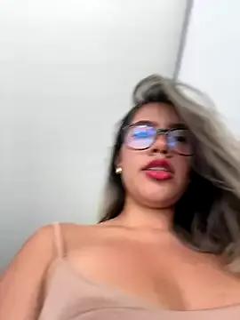 Photos of sara_calderon from StripChat is Freechat
