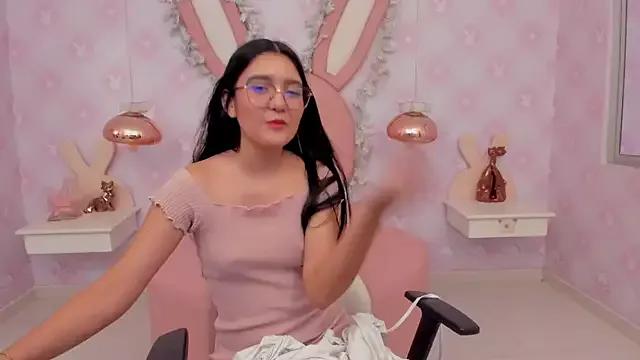 Saraa_Skinny from StripChat