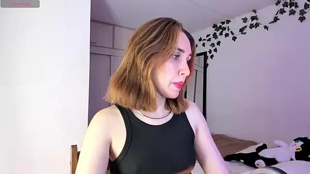 Freechat girls entertainers: Energize your senses with our matured streamers, who make messaging sweet and slutty at the same time.