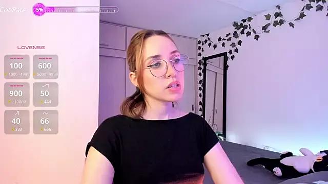 Sarah_Castillo_ from StripChat is Freechat