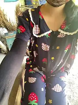 Freechat girls entertainers: Energize your senses with our matured streamers, who make messaging sweet and slutty at the same time.