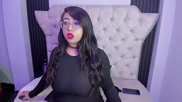 Freechat girls entertainers: Energize your senses with our matured streamers, who make messaging sweet and slutty at the same time.