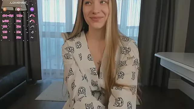Freechat girls entertainers: Energize your senses with our matured streamers, who make messaging sweet and slutty at the same time.