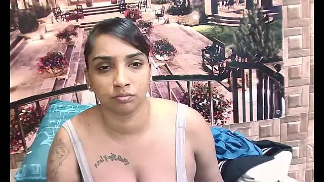 SummerBlaze29 from StripChat is Freechat