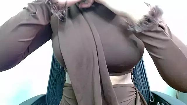 sweet-alia from StripChat