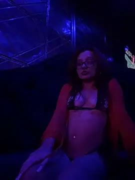 Freechat girls entertainers: Energize your senses with our matured streamers, who make messaging sweet and slutty at the same time.