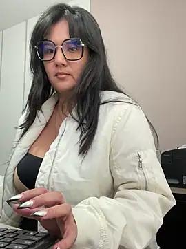 SWEETLILY18 from StripChat