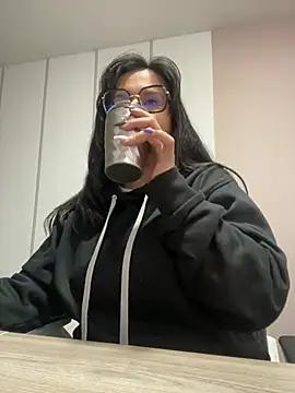 SWEETLILY18 from StripChat