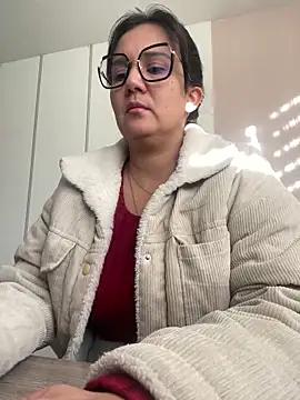 SWEETLILY18 from StripChat