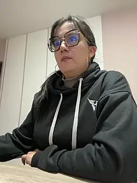 SWEETLILY18 from StripChat