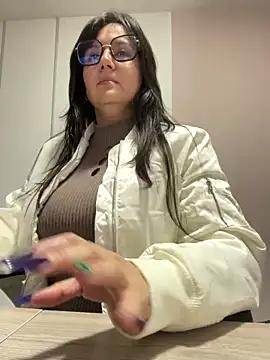 SWEETLILY18 from StripChat