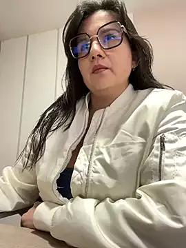 SWEETLILY18 from StripChat