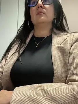 SWEETLILY18 from StripChat
