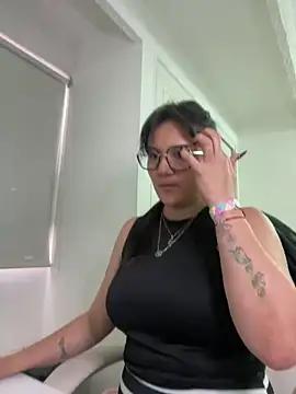 SWEETLILY18 from StripChat