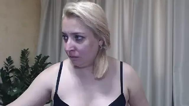 sweetpussy13 from StripChat