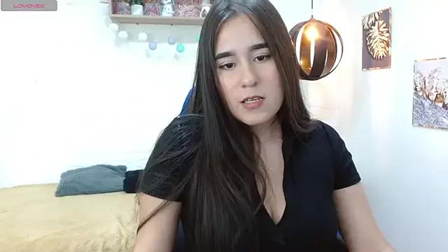 Freechat girls entertainers: Energize your senses with our matured streamers, who make messaging sweet and slutty at the same time.