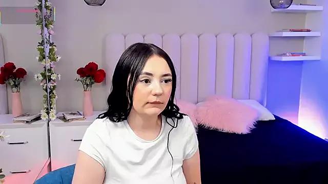Freechat girls entertainers: Energize your senses with our matured streamers, who make messaging sweet and slutty at the same time.
