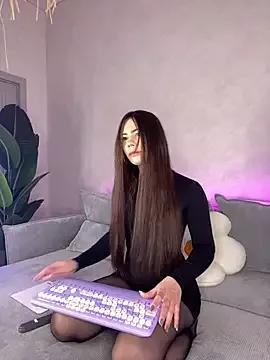 Freechat girls entertainers: Energize your senses with our matured streamers, who make messaging sweet and slutty at the same time.