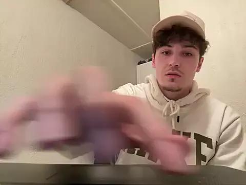 Yungstudbev from StripChat is Freechat